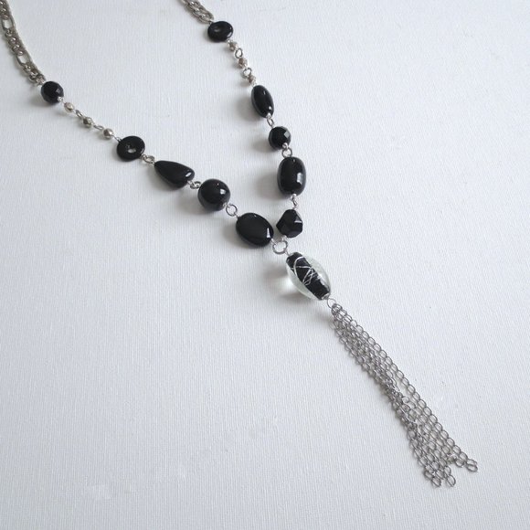 NWOT Artisan Long Black and Silver Lariat Tassel Y Necklace - Picture 2 of 3